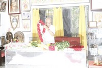 Celebrities pay tributes to Bapu Photos